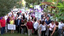 Antalya kadınlar, şiddete karşı oturma eylemi yaptı