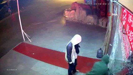 Hırsızlar dedektiflerden kaçamadı...Hırsızların uçarak kaçmaya çalıştığı anlar kamerada