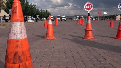 Aksaray’da ambulans sürücüleri parkurun tozunu attırdı