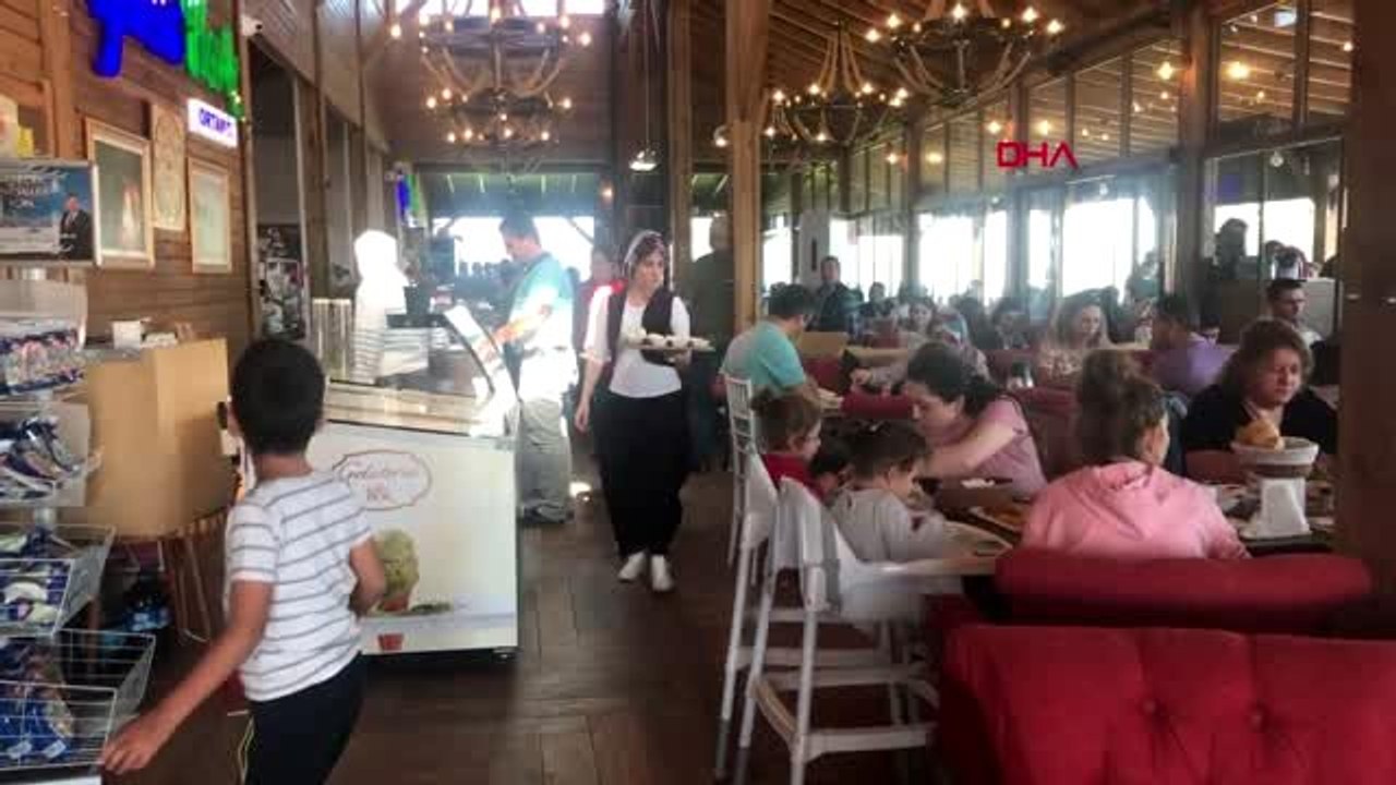 Manisa unutulmaya yüz tutmuş kıyafetler restoranda yaşatılıyor