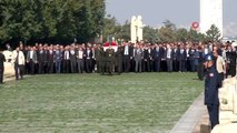 İçişleri Bakanı Soylu, muhtarlarla birlikte Anıtkabir'i ziyaret etti