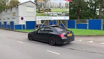 Il tente d'impressionner tout le monde avec sa Mercedes C63S AMG et se plante dans un arbre