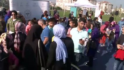Çocuklar, çocukluk çağı obezitesine dikkat çekmek için uçurtma uçurdu