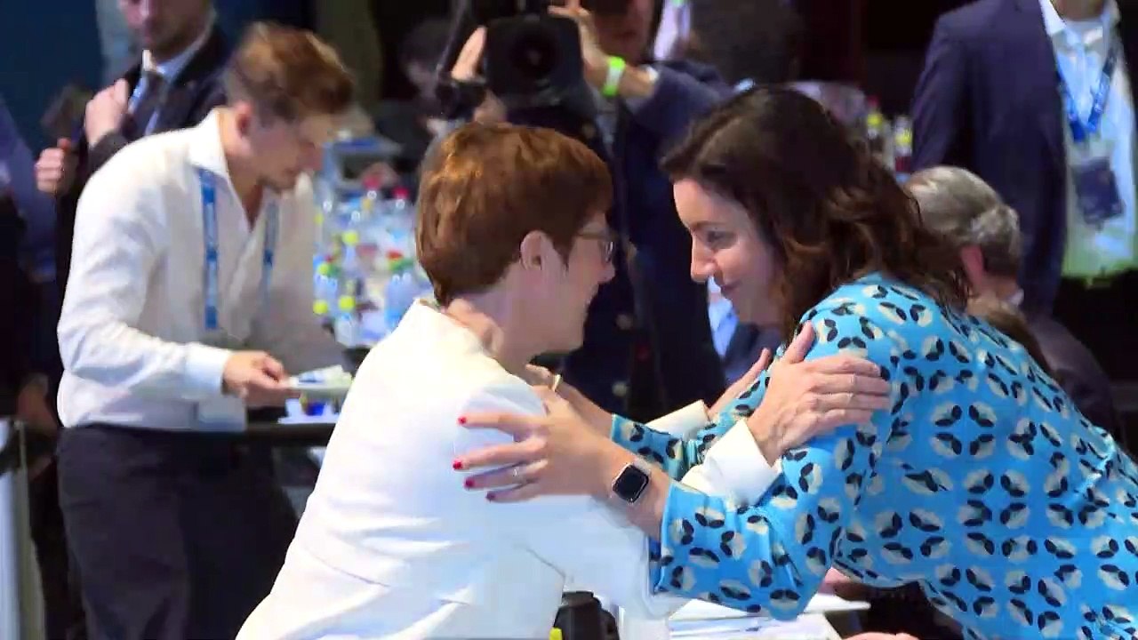 Kramp-Karrenbauer beschwört Geschlossenheit von CDU und CSU