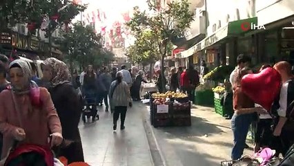 Ağacı dakikalarca yerinden sökmeye çalıştı, başarılı olamadı; o anlar kamerada