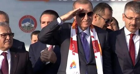 Cumhurbaşkanı Erdoğan asker selamı verdi