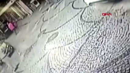 Pencereden atlayan kadını yakalamak isterken ağır yaralandı