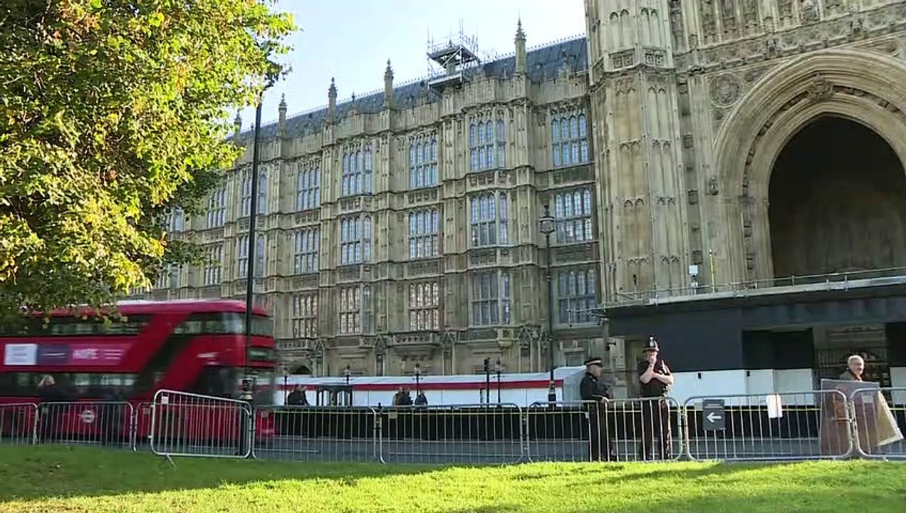 Britisches Parlament verschiebt Abstimmung über Brexit-Abkommen