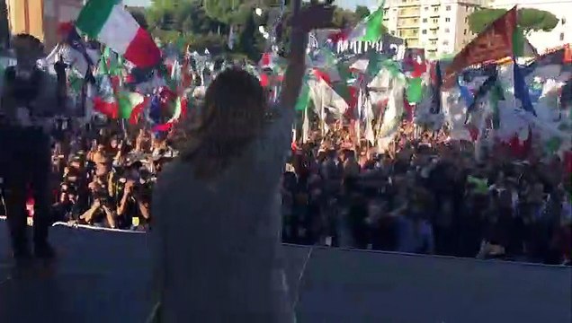 Roma - Meloni sul palco in Piazza San Giovanni (19.10.19)