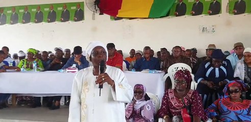 Honorable Tata de l'UFDG,très remontée se déchaîne....