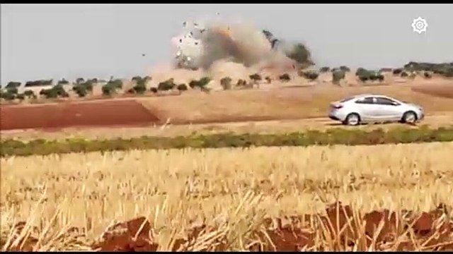 متداول: لحظة استهداف الطيران الروسي لأحد الأبنية في بلدة تفتناز في ريف إدلب - سوريا