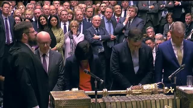 El Parlamento británico obliga a Johnson a prorrogar el Brexit