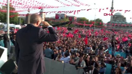 Kayseri cumhurbaşkanı erdoğan, halka hitap ederken asker selamı verdi