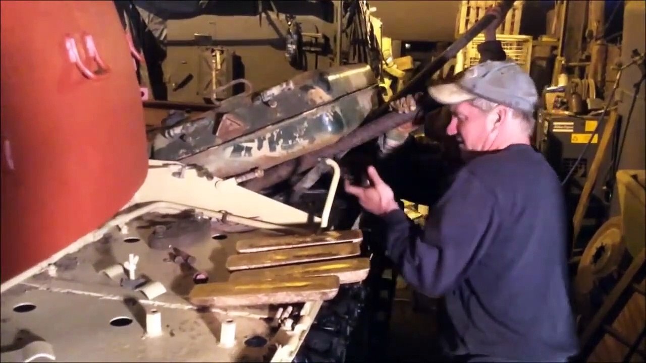 Vê o tesouro que este homem encontrou num tanque antigo!