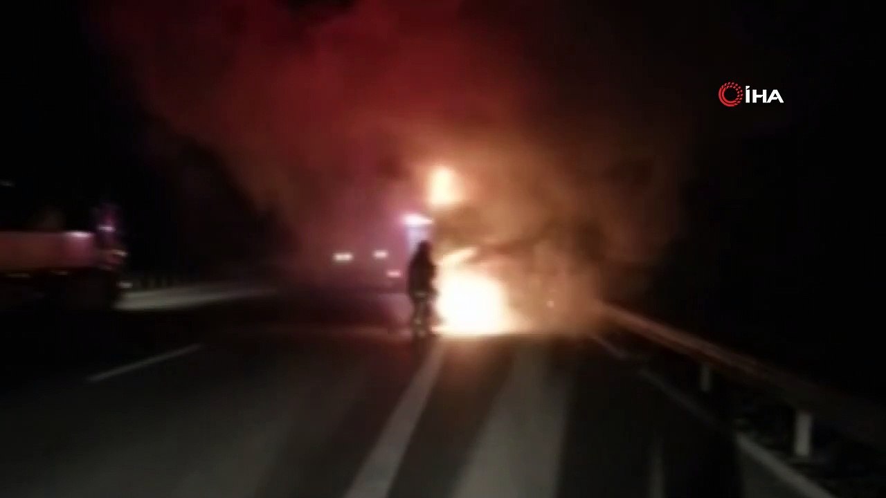 Maçtan dönen amatör takım ölümden döndü...Sporcuları taşıyan otobüs alev alev yandı