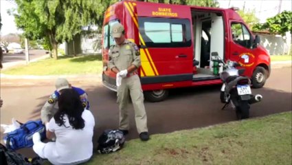 Jovem de 20 anos é socorrida após sofrer queda de moto