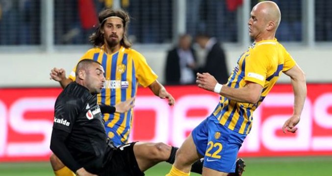 Beşiktaş'ta Burak Yılmaz sakatlandı! Galatasaray derbisi öncesi kötü haber