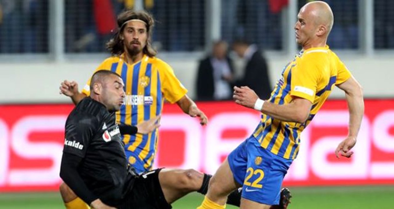 Beşiktaş'ta Burak Yılmaz sakatlandı! Galatasaray derbisi öncesi kötü haber