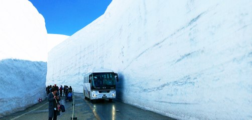 Tải video: Voici la route la plus enneigée du monde, digne de Game of Thrones