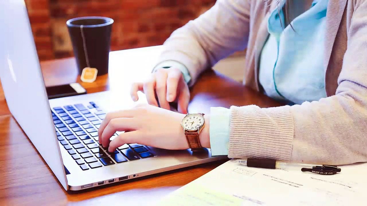 How to wake up Android phones display without using power button | बिना पावर आन ऑफ को दाबाए हुए  एंड्रॉयड फोन की डिस्प्ले को खोलना सीखें