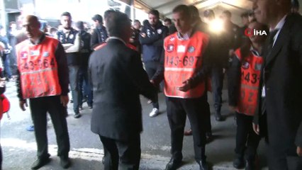 Başkan adayları üyeleri kapıda karşıladı