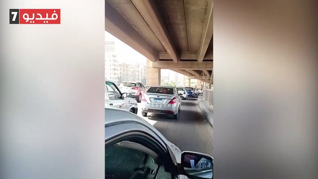 فيديو.. تكدس السيارات وزحام مروري أعلى كوبرى أكتوبر اتجاه رمسيس