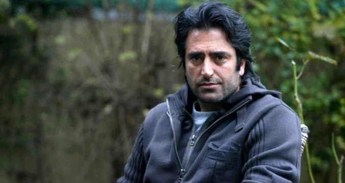 Mahsun Kırmızıgül'ün oğlu Mahmut Kırmızıgül, genç oyuncuyla cilveleşirken yakalandı