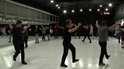 Dünya evine girecek genç çiftler, düğün dansları için kursların yolunu tutuyor