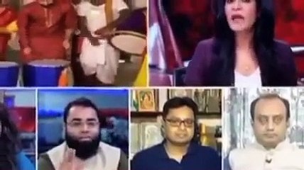 دوسروں پر الظامات کی بوچھاڑ کرنے والی انڈین اینکر سے ایک سوال برداشت نہ ہو سکا۔