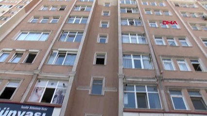 Beylikdüzü'ndeki evinde başından silahla vurulmuş halde bulundu