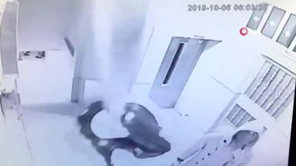 Öğrenci servisi ile iş yeri soymaya çalışan hırsızların polis tarafından yakalanma anı kamerada