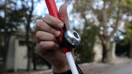 Görme engelli genç yürürken fark edilmek için bastonuna zil taktı - KÜTAHYA