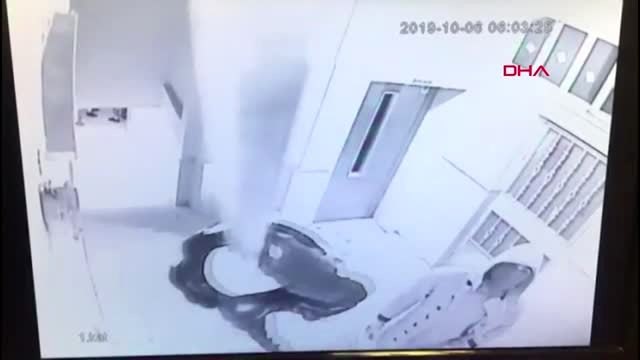 Sultanbeyli'de işyerine giren hırsızların yakalanma anları kamerada