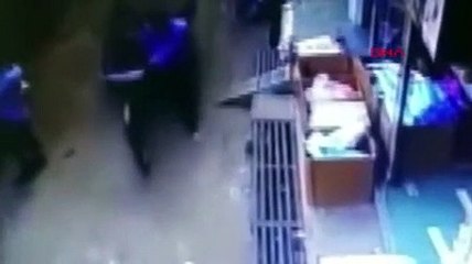 İkinci kattan düşen çocuk, şans eseri yara almadan kurtuldu