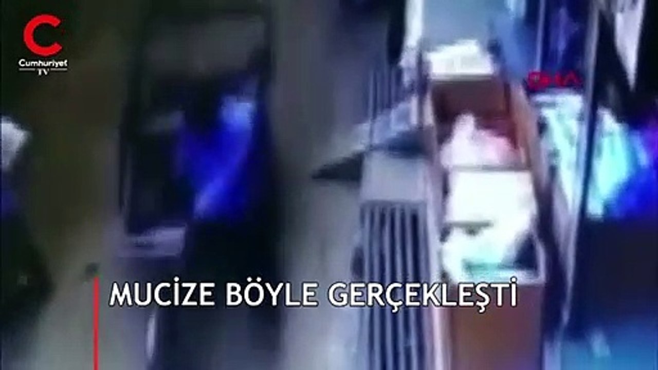 Görenleri hayrete düşüren an kamerada