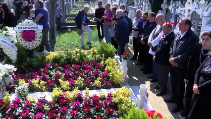 Ara Güler ölümünün birinci yılında mezarı başında anıldı