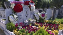 Usta foto muhabiri Ara Güler mezarı başında anıldı - İSTANBUL