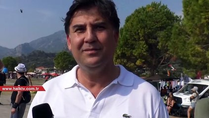 Fethiye Belediye Başkanı Karaca, gökyüzünde Türk Bayrağı açtı