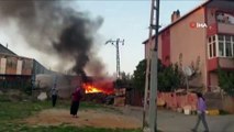 Kurtköy’de bir fabrikanın bahçesinde bulunan paletler alev alev yanıyor. Olay yerine çok sayıda itfaiye ekibi sevk edildi