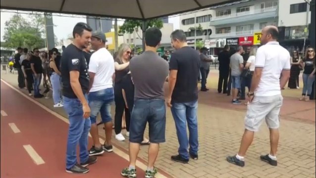 Servidores fazem novo protesto no centro de Cascavel