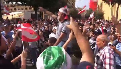Lübnan'da gösterilerin 4. günü: Ekonomik kriz farklı kesimleri bir araya getirdi