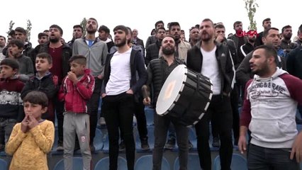 Hakkari'de kadın futbolculara tribünden büyük destek