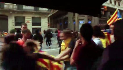 Testimoni de l’acció de la policia espanyola contra joves independentistes dins d’un bar a la Via Laietana