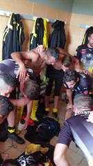 Les séniors1 fêtent la victoire dans les vestiaires après le match contre Sète PCAC