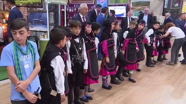Cumhurbaşkanı Erdoğan, 11. Rize Tanıtım Günleri stantlarını ziyaret etti - İSTANBUL