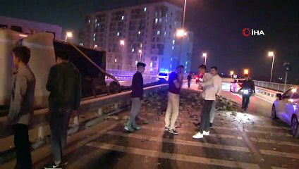 Esenler’de hafriyat kamyonu devrildi: 1 ağır yaralı
