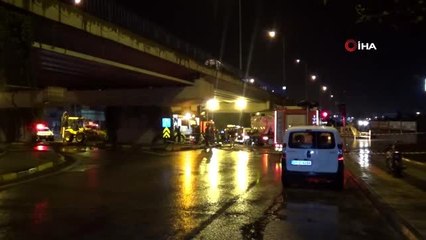 Aşırı yağış sele neden oldu... Araçlar oluşan su birikintisinde mahsur kaldı