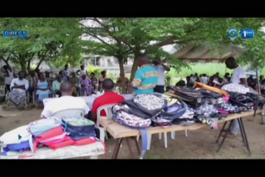 RTG/Remise de kits scolaires aux enfants des personnes handicapées vivant au quartier Pk12 par le Rotary Club Libreville Komo
