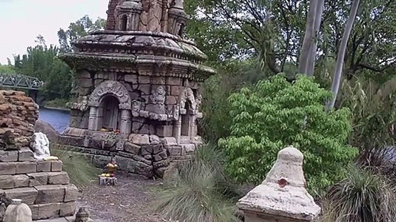 Free Stock Footage Asian Grave