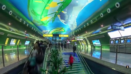 Éste es el tren que atraviesa un edificio de 19 pisos en China